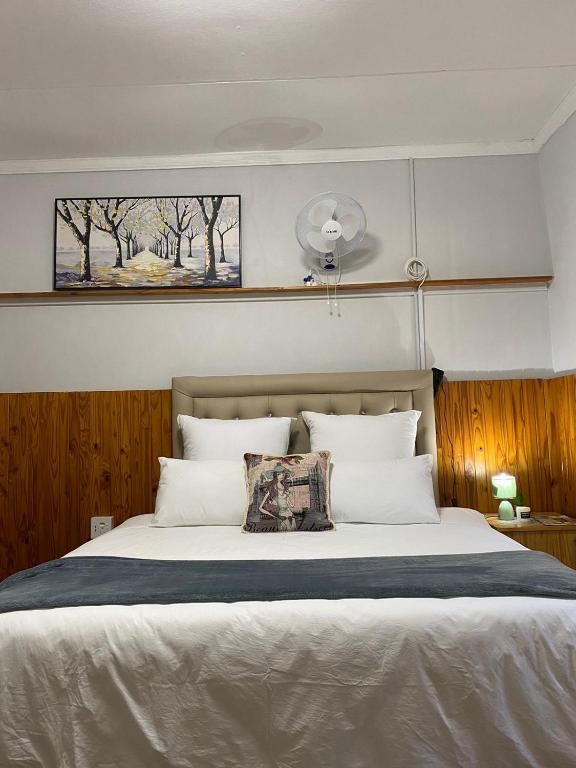 Divine Sleep Guesthouse & Coffee Bar - 1