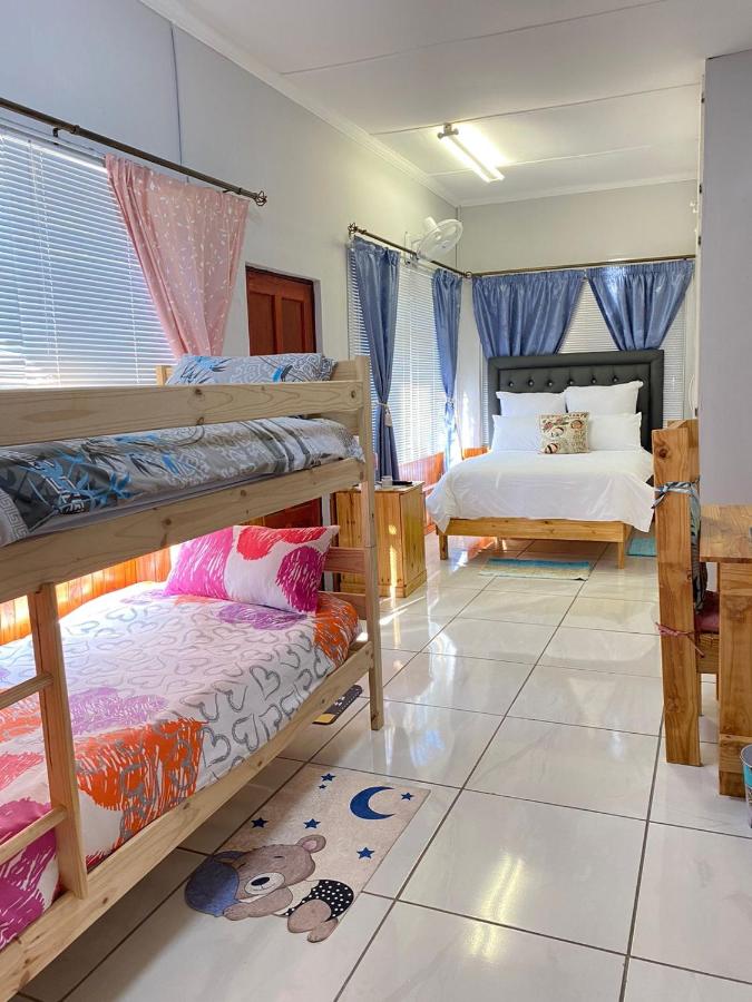 Divine Sleep Guesthouse & Coffee Bar - 3